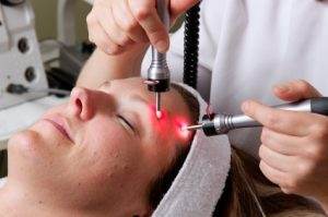 Patient receiving Light Therapy treatment from a Holistic Esthetician