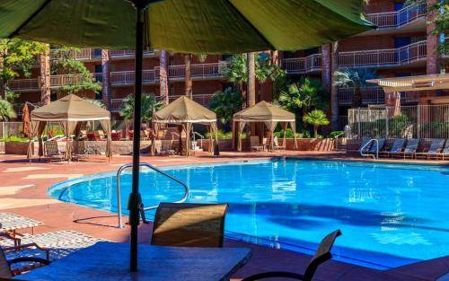 Radisson Suites Tucson Pool